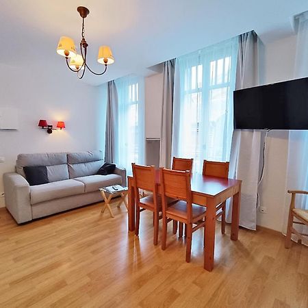 Appartement Il Etait Une Fois Luchon, T2, Centre Luchon, Wifi, Casier A Skis, Ascenseur, 4 Personnes à Bagnères-de-Luchon Extérieur photo