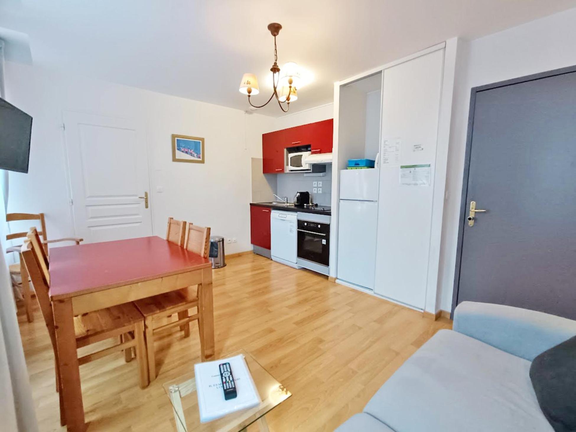 Appartement Il Etait Une Fois Luchon, T2, Centre Luchon, Wifi, Casier A Skis, Ascenseur, 4 Personnes à Bagnères-de-Luchon Extérieur photo