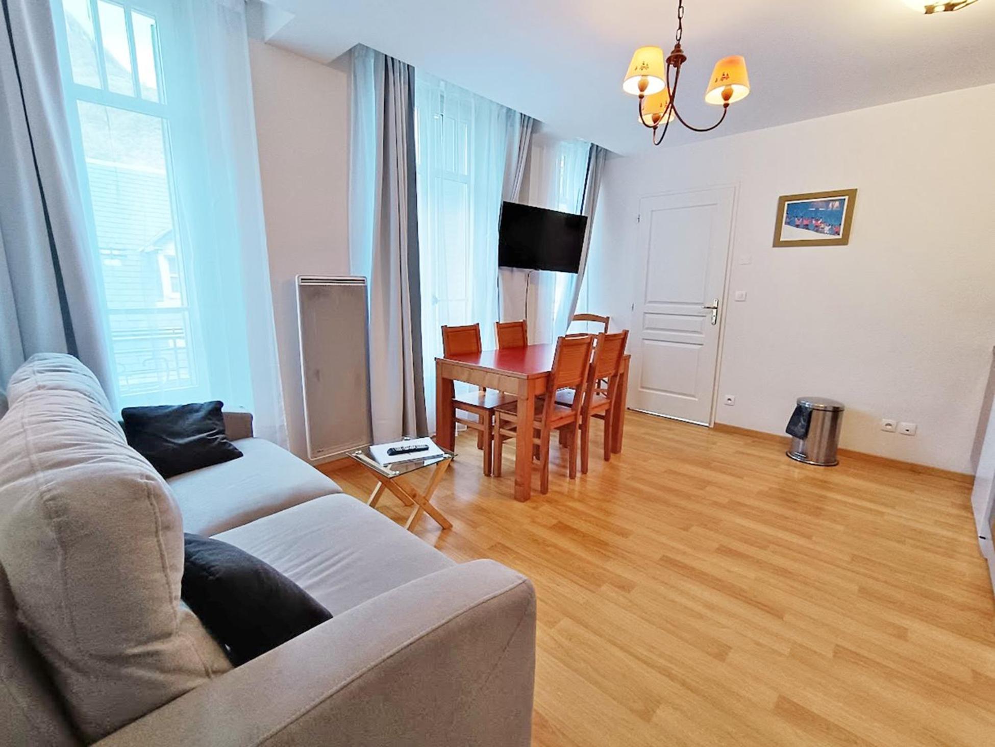 Appartement Il Etait Une Fois Luchon, T2, Centre Luchon, Wifi, Casier A Skis, Ascenseur, 4 Personnes à Bagnères-de-Luchon Extérieur photo